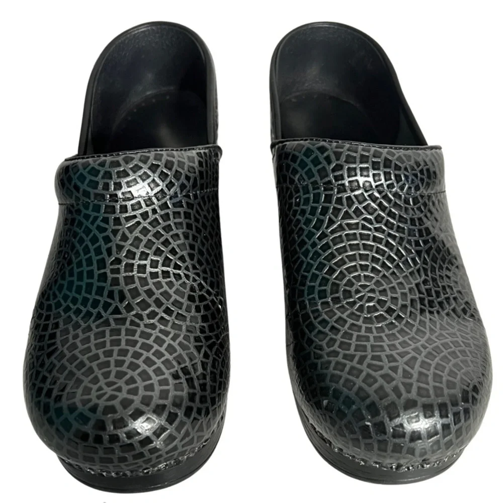 Dansko Mosaic Women’s Black Gray Patent Leather Slip On Clogs Shoes Size 8.5-9 - Picture 4 of 11